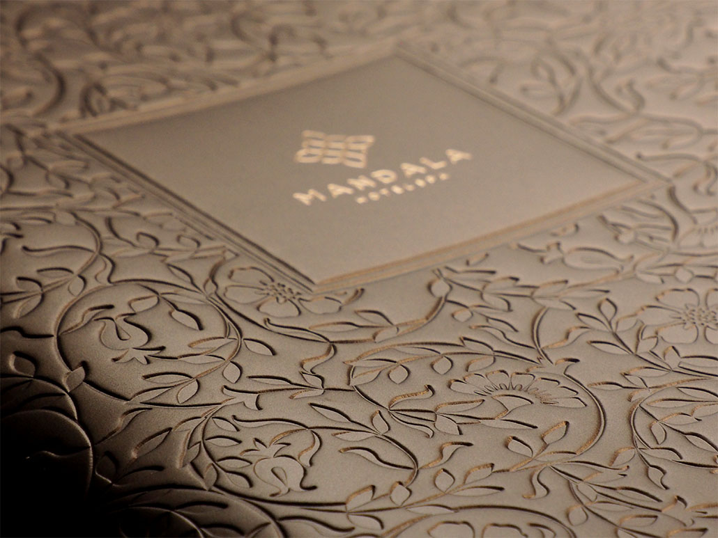 TUDOR kalander és 1 színű forró bélyegzés Spectro újrahasznosított bőrre